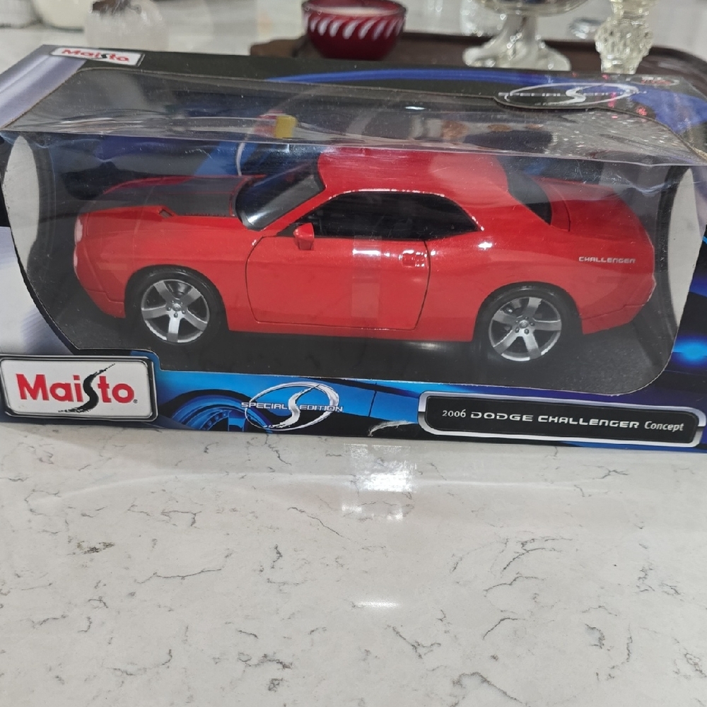 Maisto Red Dodge Challenger Concept Toy Car